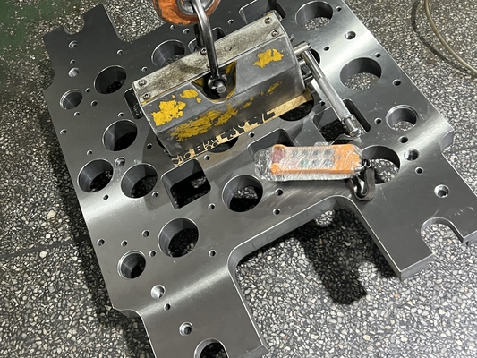 Base del moldeo por inyección del CNC que trabaja a máquina con 1,2738/1,2083/P80/D2/H13